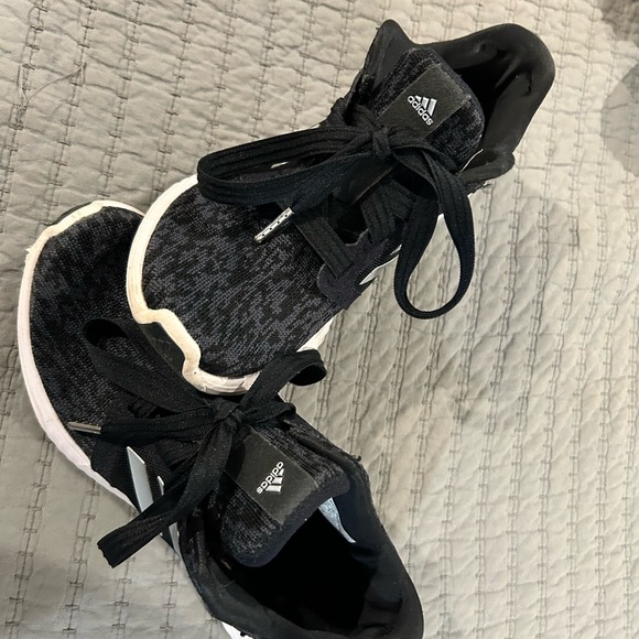 Adidas size 7 tennis shoes - Picture 7 of 7